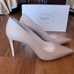 Saffiano textured patent leather pumps size 39